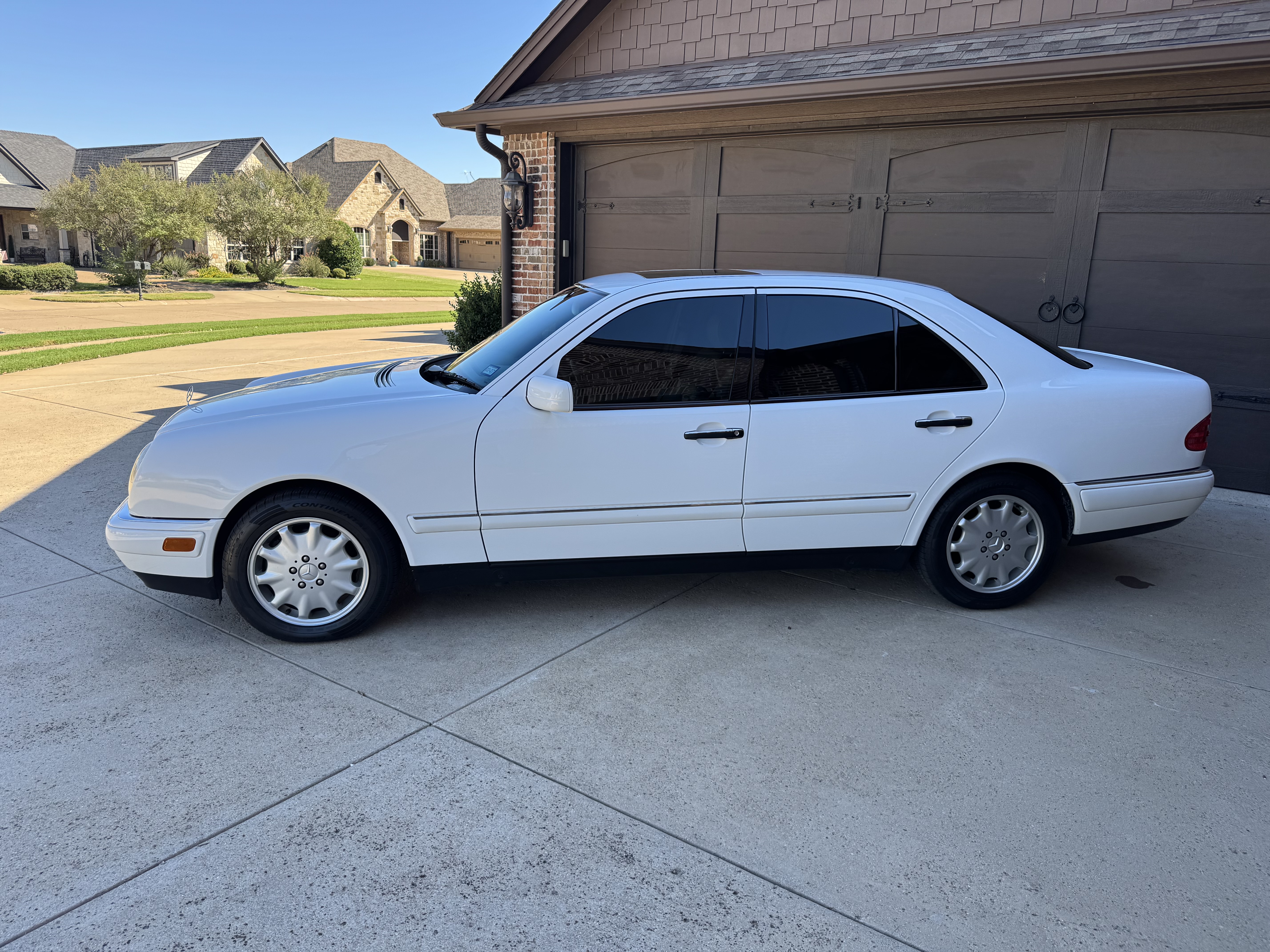 Used 1998 Mercedes-Benz E 320 Sedan image 11