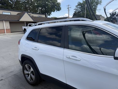 Used 2021 Jeep Cherokee Limited AWD/4WD image 2