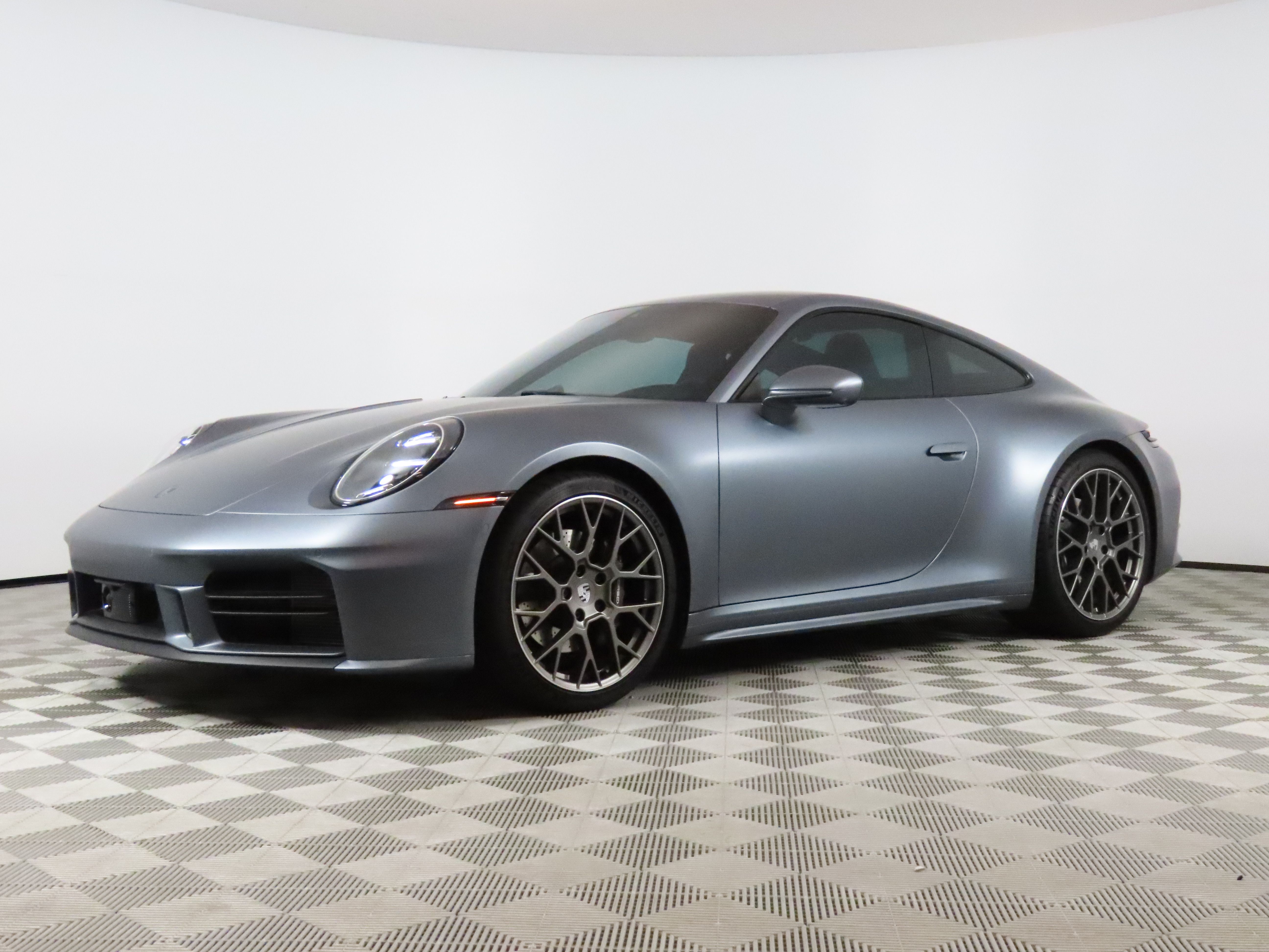 Used 2025 Porsche 911 Carrera RWD image 1