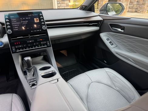 Used 2022 Toyota Avalon Limited w/ Advanced Safety Package FWD image 8