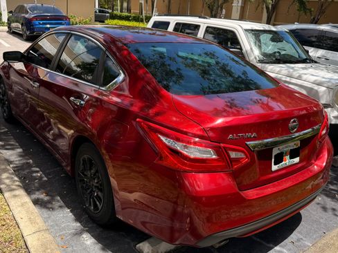 Used 2017 Nissan Altima 2.5 S w/ Power Driver Seat Package FWD image 4