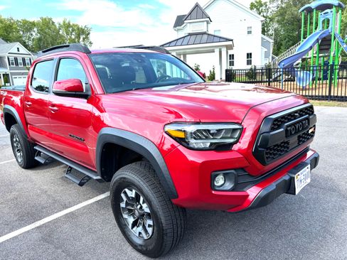 Used 2022 Toyota Tacoma TRD Off-Road w/ Technology Package AWD/4WD image 1