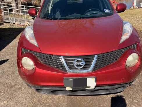 Used 2011 Nissan Juke SV image 1