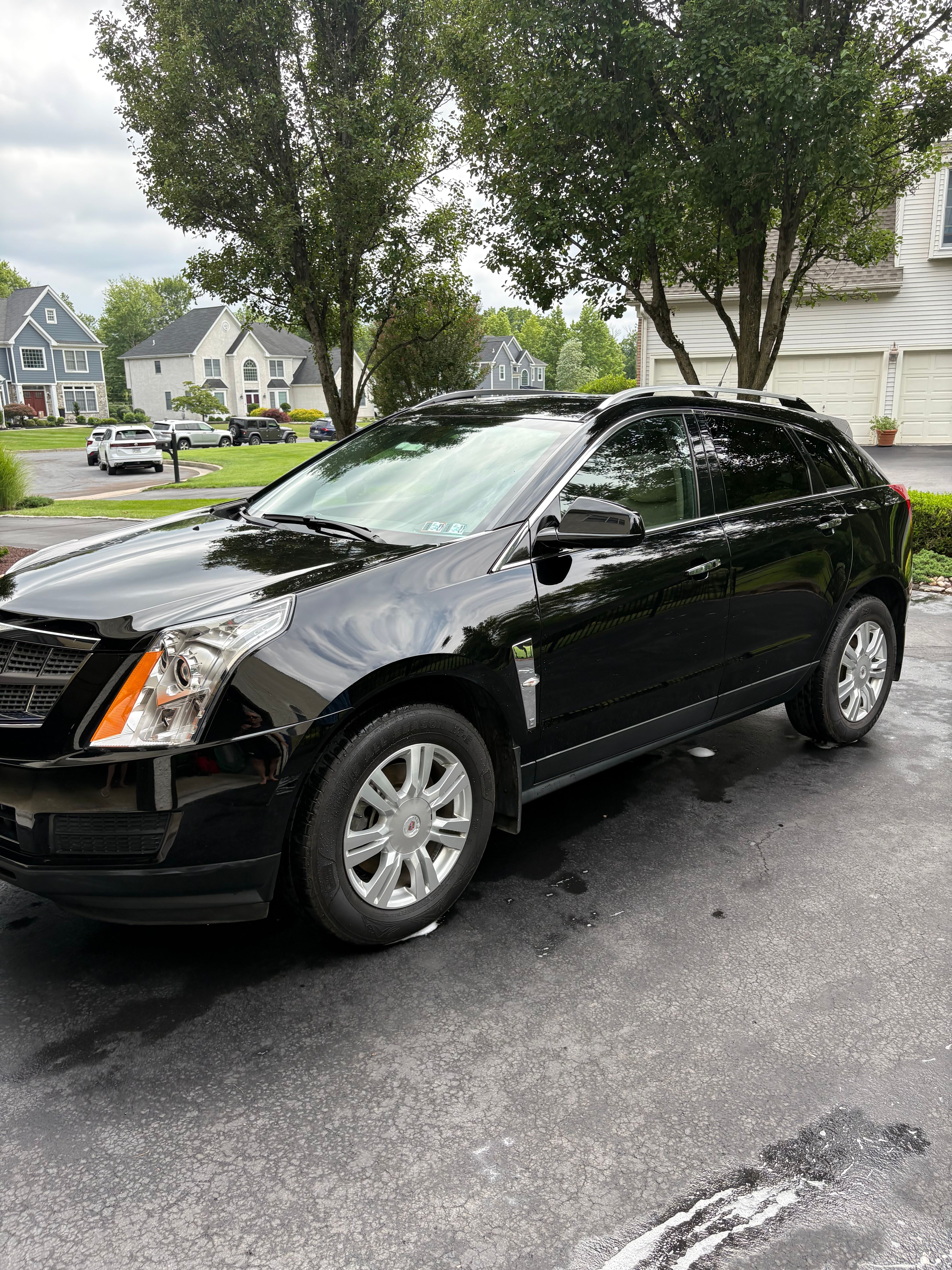 Used 2012 Cadillac SRX Luxury AWD/4WD image 2