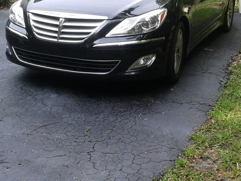 Used 2013 Hyundai Genesis 3.8 RWD image 9
