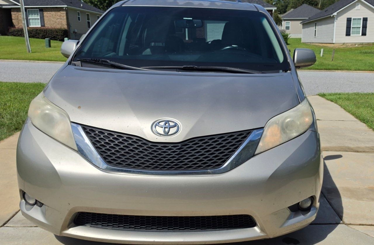 Used 2015 Toyota Sienna XLE FWD image 8