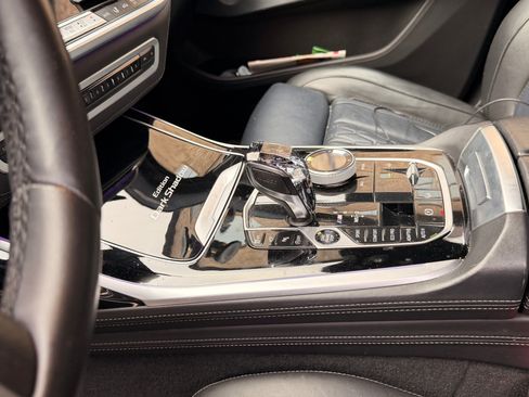 Used 2021 BMW X7 M50i image 15