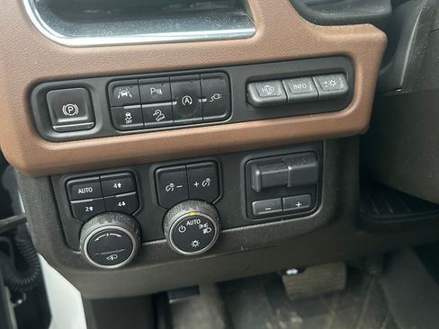 Used 2021 Chevrolet Suburban High Country image 23