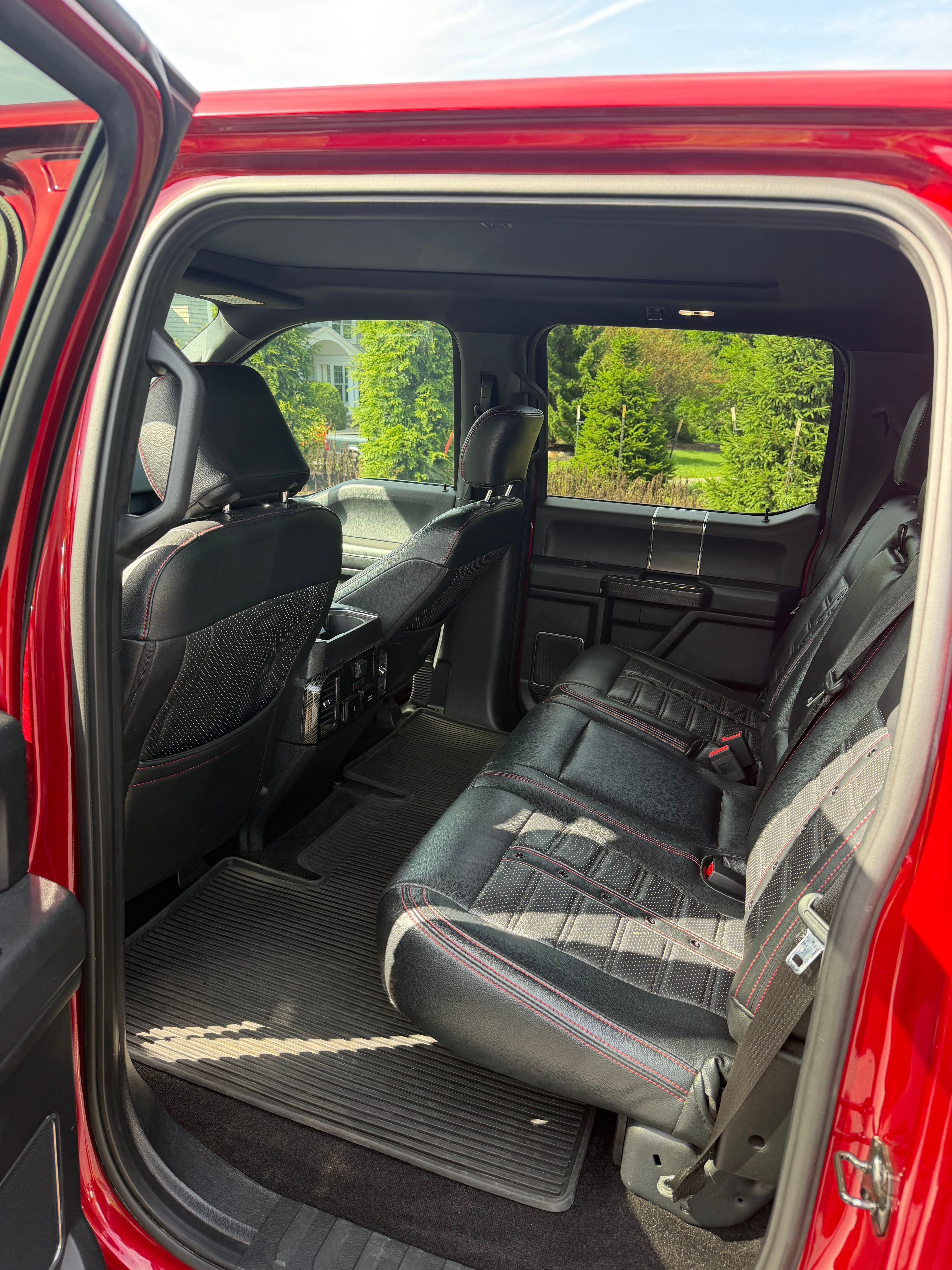 Used 2018 Ford F150 Lariat w/ Equipment Group 502A Luxury AWD/4WD image 5