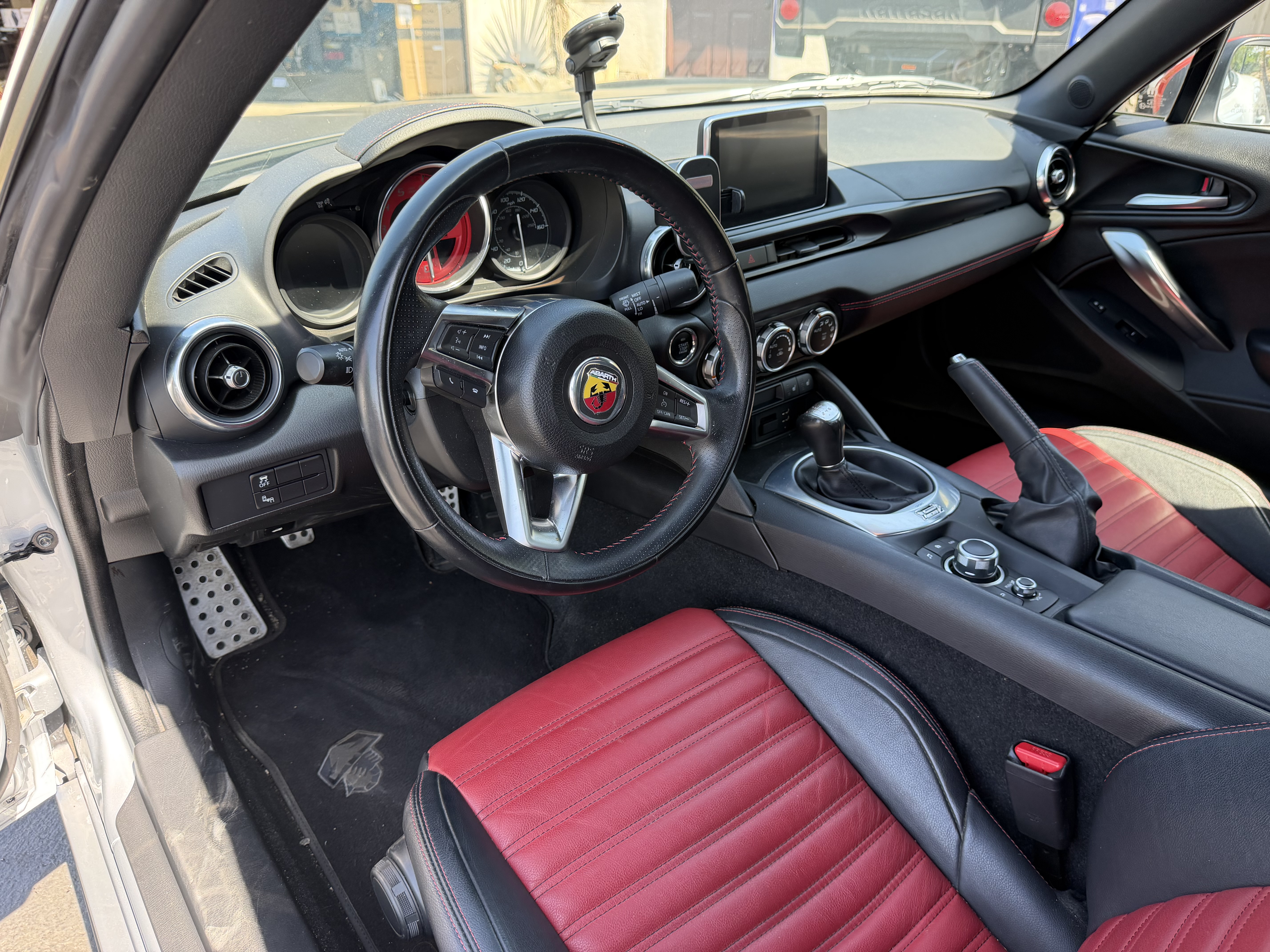 Used 2020 FIAT 124 Spider Abarth w/ Convenience Group RWD image 13