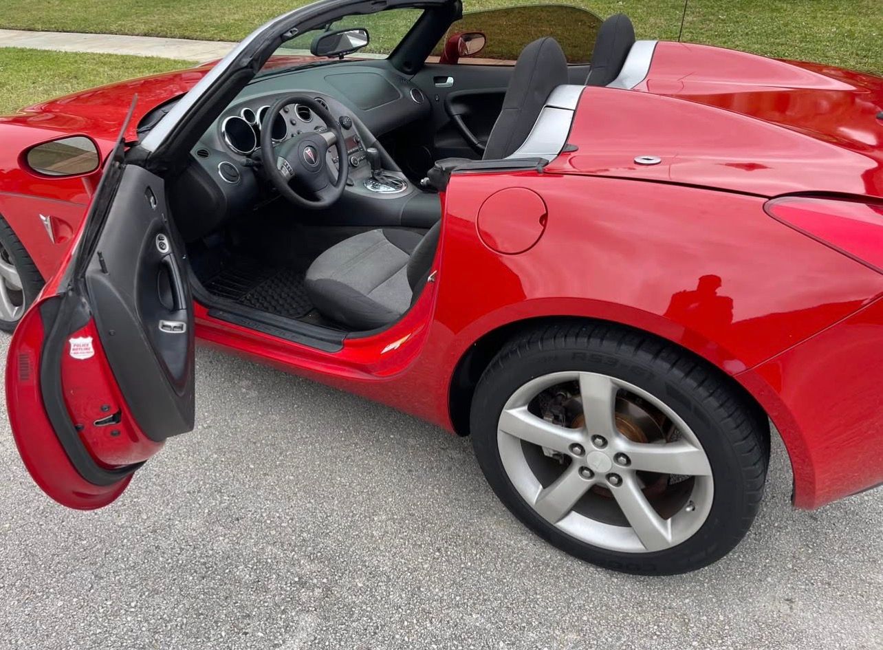 Used 2008 Pontiac Solstice Convertible w/ Preferred Package RWD image 10