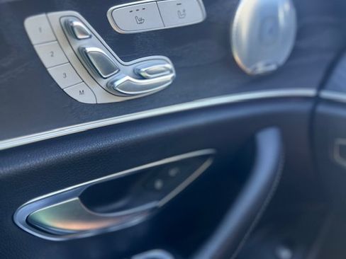 Used 2017 Mercedes-Benz E 400 E 400 4MATIC Wagon 4D image 19