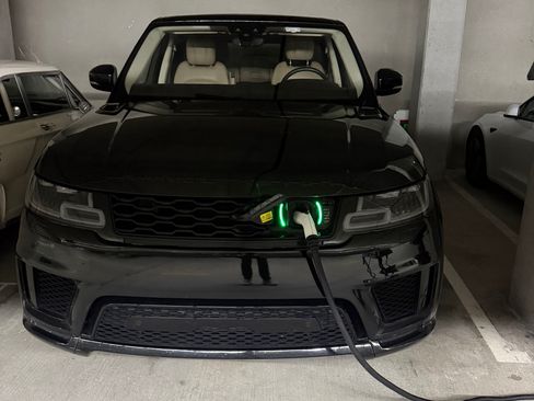 Used 2020 Land Rover Range Rover Sport HSE image 4