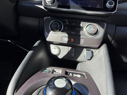 Used 2025 Nissan Leaf S FWD image 13
