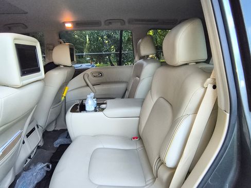 Used 2017 INFINITI QX80 4WD w/ Driver Assistance Package image 6