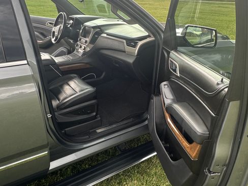 Used 2020 GMC Yukon XL Denali w/ Denali Premium Package image 18