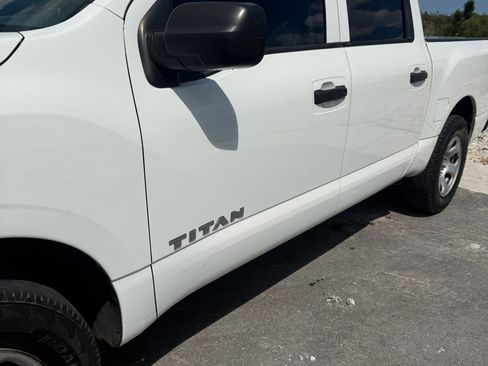 Used 2017 Nissan Titan S image 9