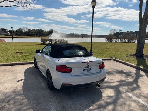 Used 2017 BMW M240i xDrive Convertible image 10