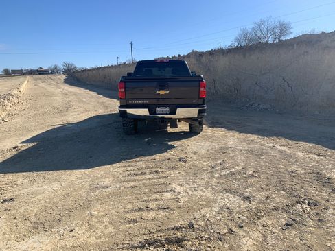 Used 2015 Chevrolet Silverado 2500 LT w/ LT Convenience Package image 4