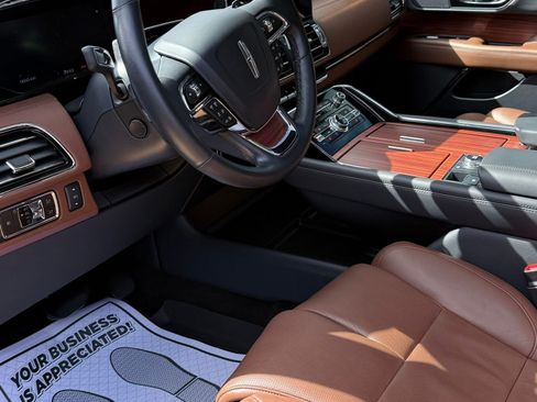 Used 2024 Lincoln Navigator Reserve w/ Monochromatic Package image 5