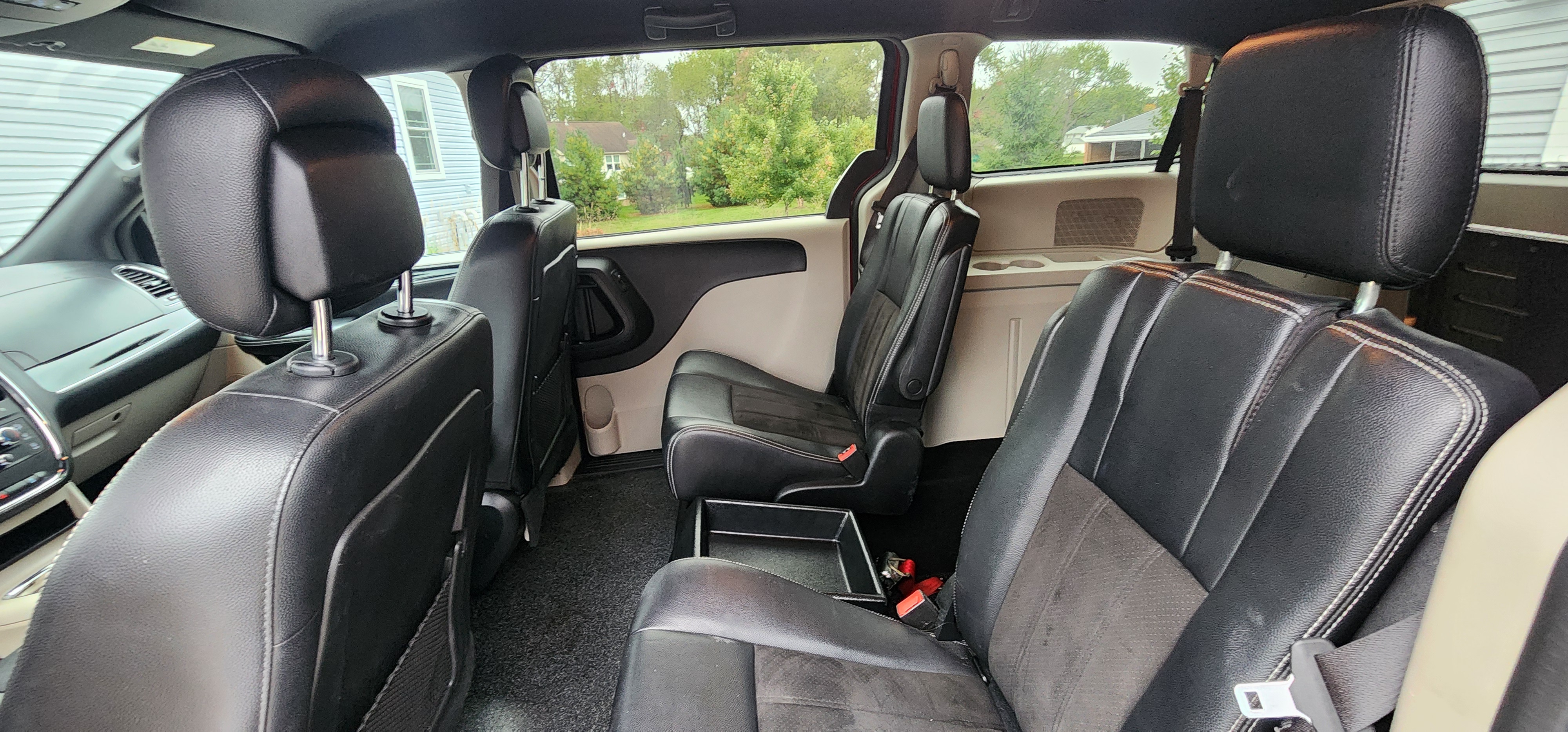 Used 2019 Dodge Grand Caravan SXT FWD image 12