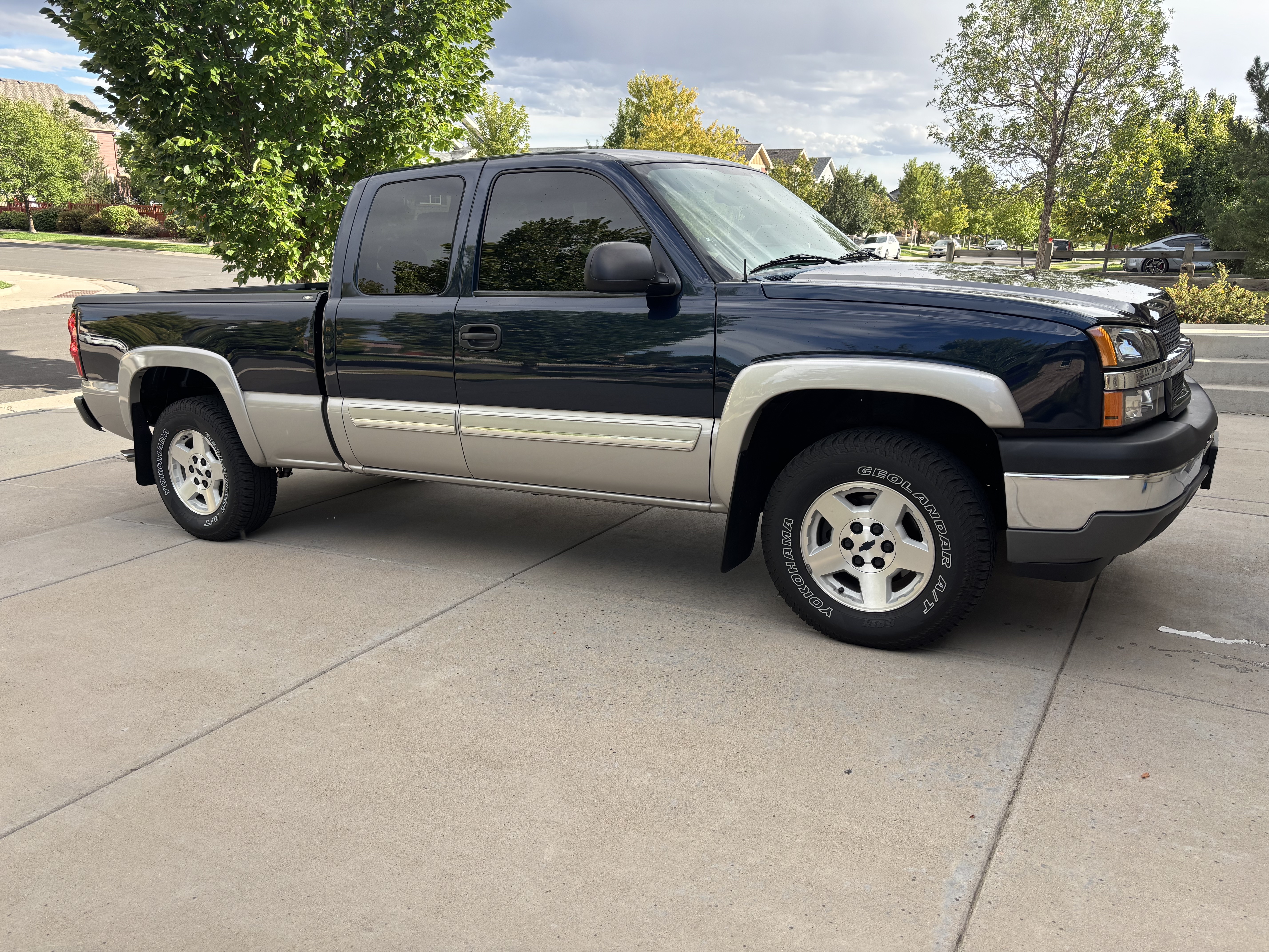 Used 2005 Chevrolet Silverado 1500 4x4 Extended Cab w/ Light Duty Power Package image 1