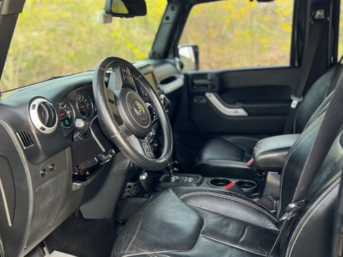 Used 2013 Jeep Wrangler Unlimited Sahara w/ Dual Top Group image 9