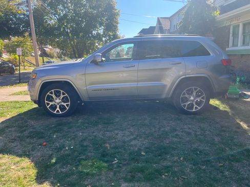 Used 2018 Jeep Grand Cherokee Limited image 13