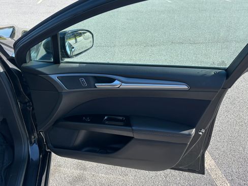 Used 2014 Ford Fusion SE FWD image 14