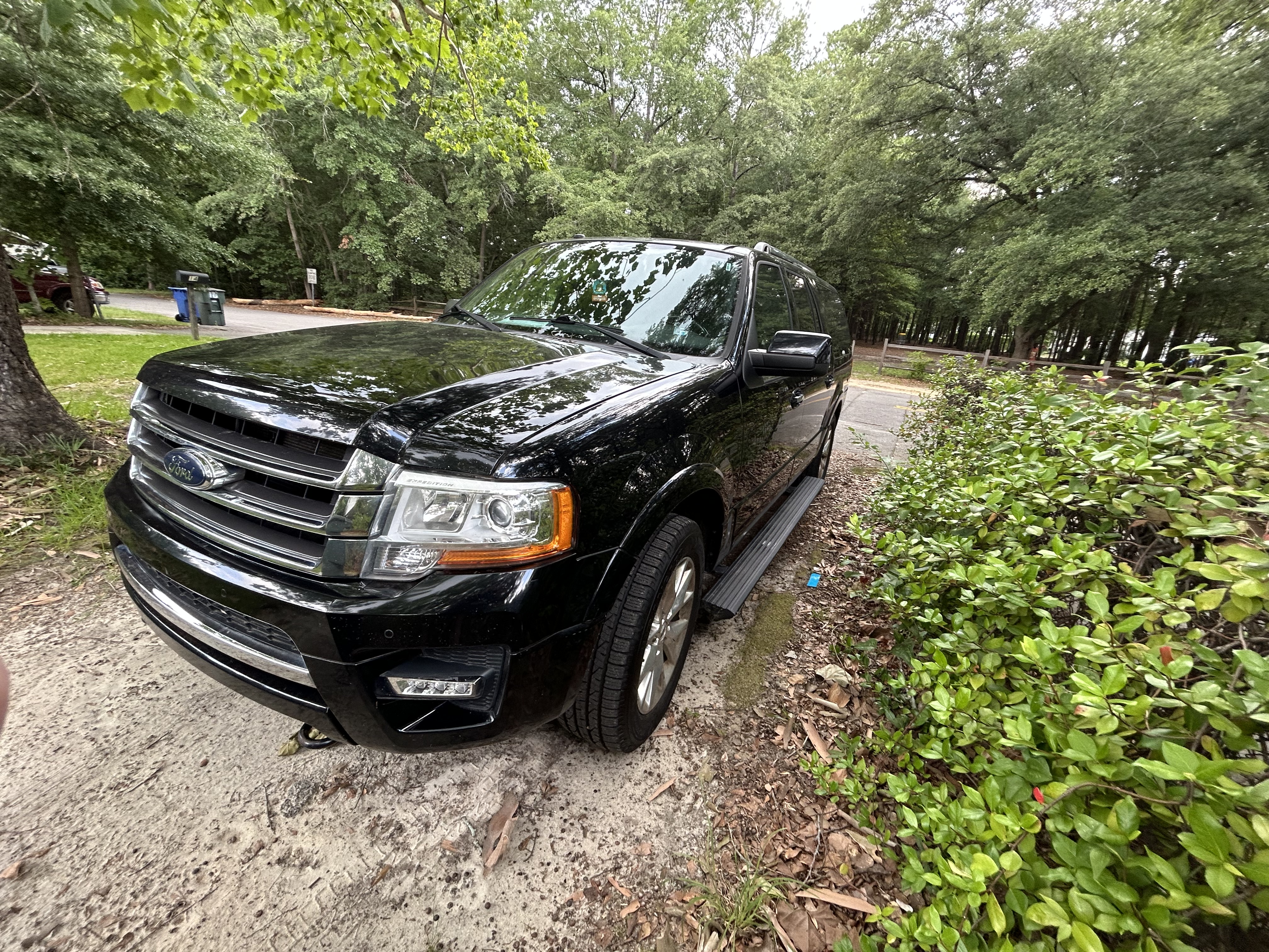 Used 2017 Ford Expedition EL Limited w/ Equipment Group 301A AWD/4WD image 1