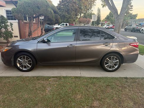 Used 2016 Toyota Camry LE FWD image 8