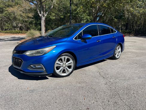 Used 2017 Chevrolet Cruze Premier image 2