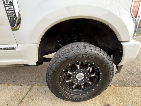 Used 2018 Ford F250 Platinum w/ Platinum Ultimate Package image 16