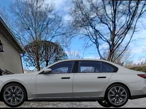 Used 2024 BMW i7 xDrive60 w/ Executive Package image 6