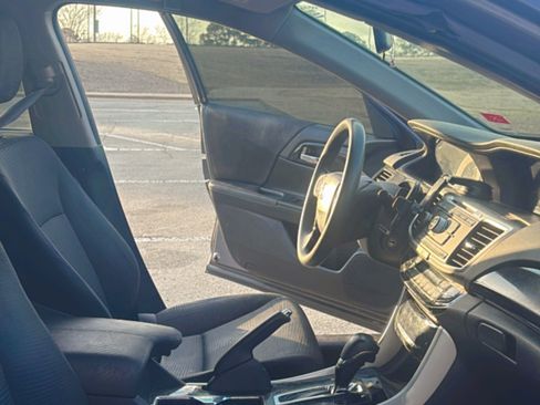 Used 2017 Honda Accord LX image 10