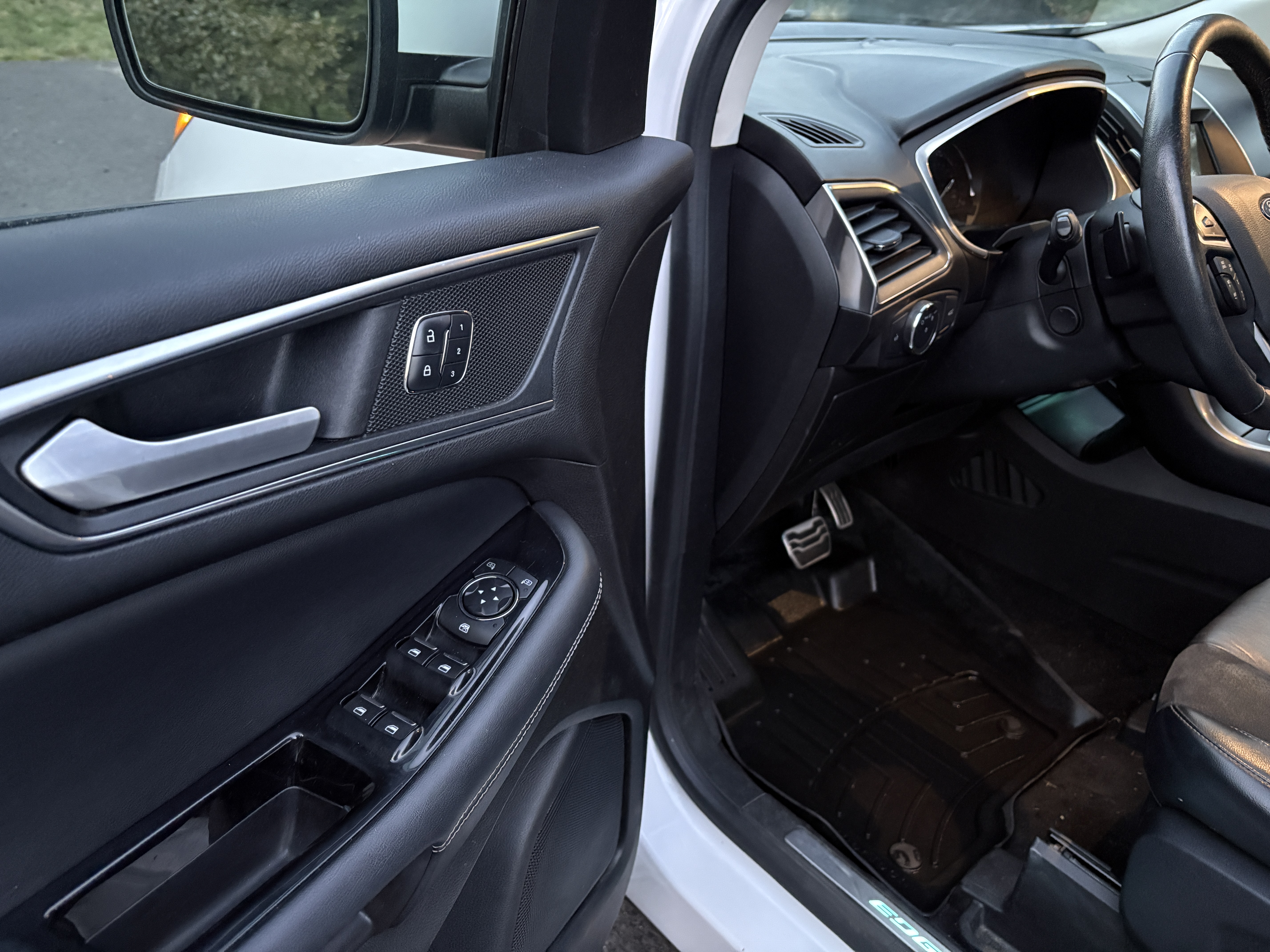 Used 2018 Ford Edge Sport w/ Equipment Group 401A AWD/4WD image 9