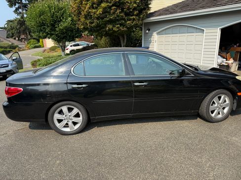 Used 2005 Lexus ES 330 w/ Preferred Accessory Pkg FWD image 2