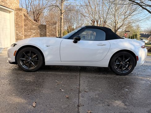 Used 2016 MAZDA MX-5 Miata Club image 12