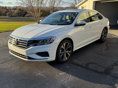 Used 2021 Volkswagen Passat 2.0T SE