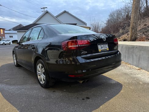 Used 2017 Volkswagen Jetta S image 4