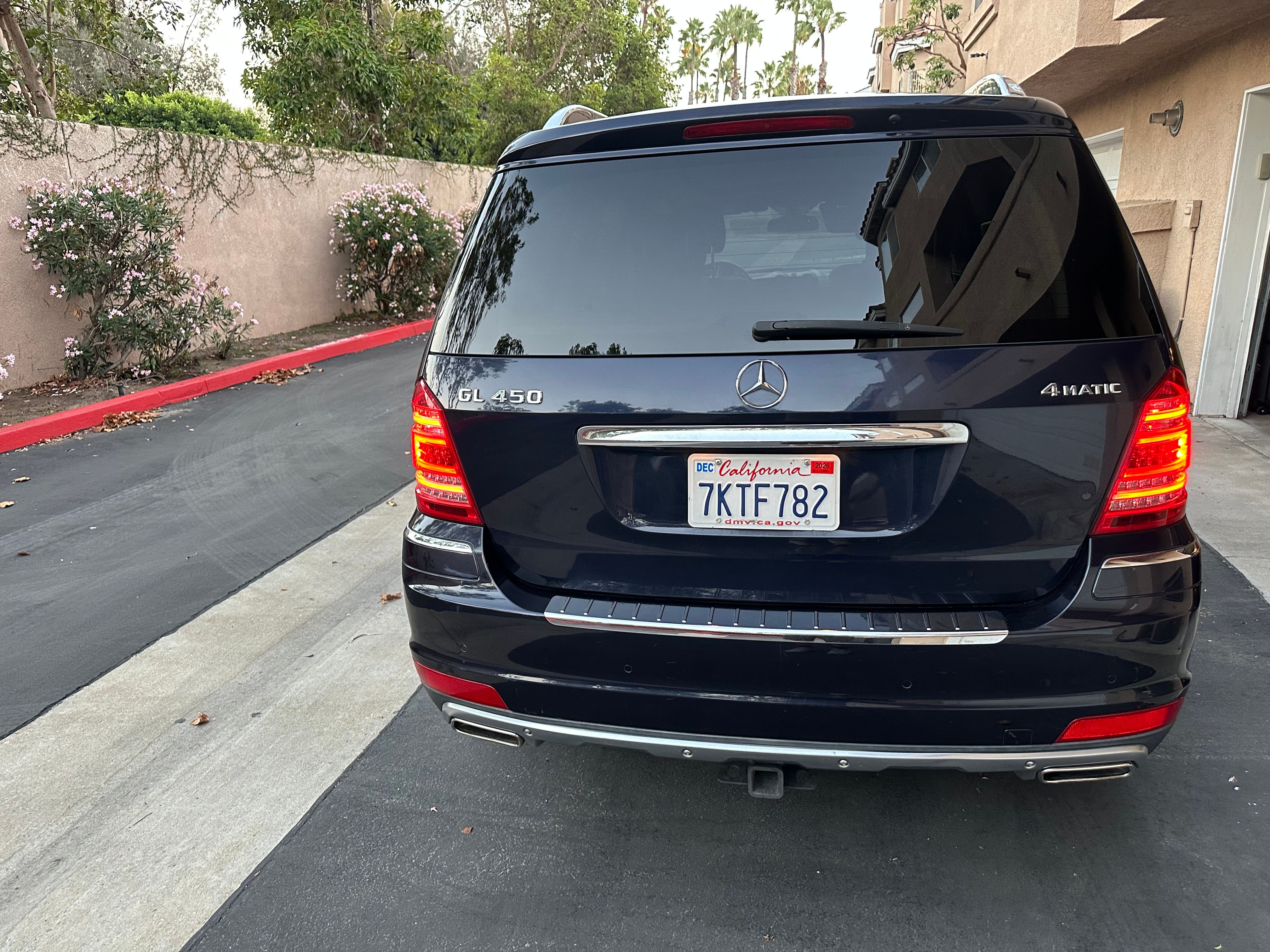 Used 2012 Mercedes-Benz GL 450 4MATIC image 8