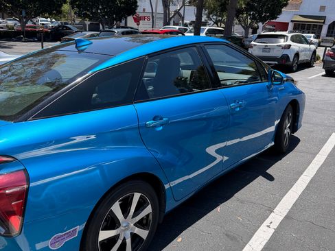 Used 2018 Toyota Mirai FWD image 4