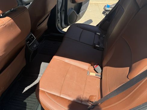 Used 2018 Subaru Outback 3.6R Touring AWD/4WD image 12