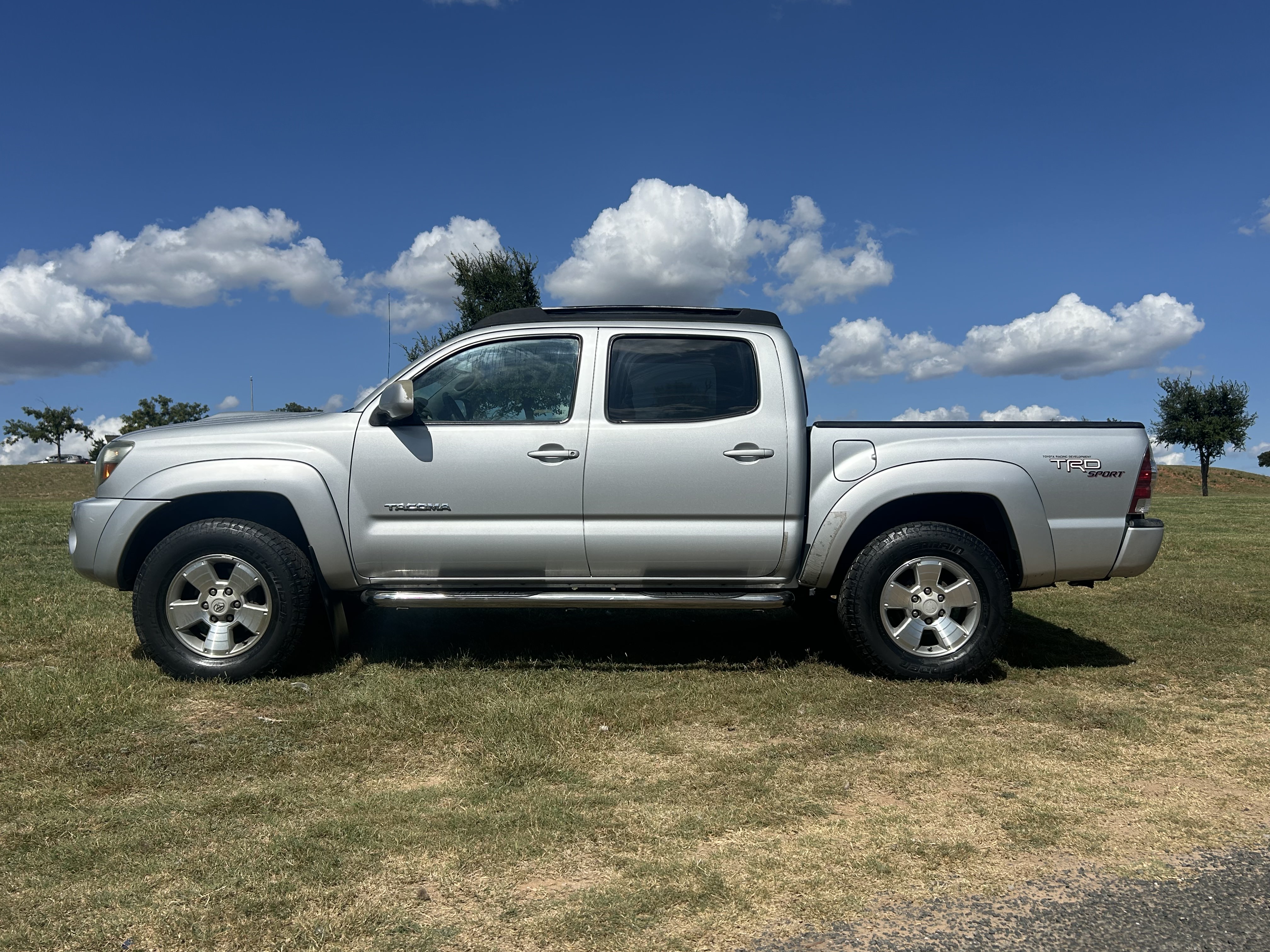Used 2009 Toyota Tacoma PreRunner w/ TRD Sport Pkg RWD image 2