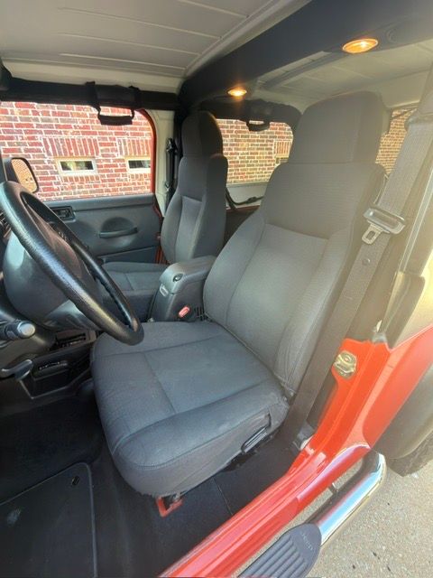Used 2006 Jeep Wrangler Unlimited AWD/4WD image 2