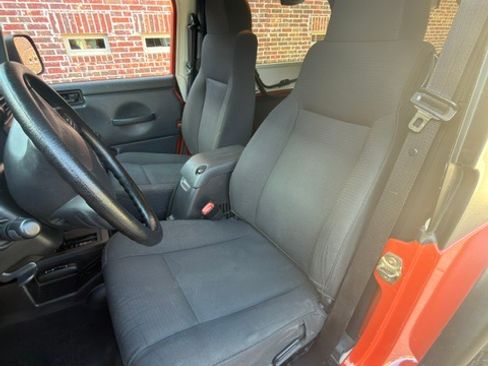 Used 2006 Jeep Wrangler Unlimited AWD/4WD image 2