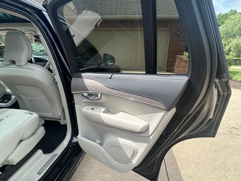 Used 2022 Volvo XC90 T6 Inscription w/ Climate Package AWD/4WD image 11