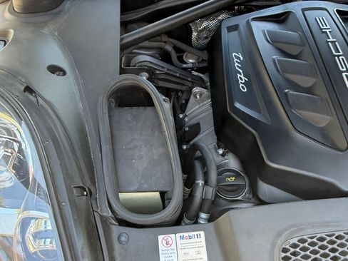 Used 2017 Porsche Macan Turbo AWD/4WD image 12