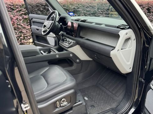 Used 2023 Land Rover Defender 130 X-Dynamic SE image 15