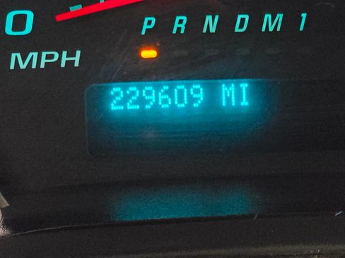 Used 2011 Chevrolet Express 2500 Extended RWD image 17